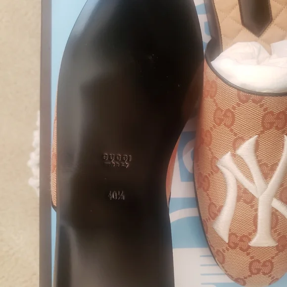 Gucci Princeton Supreme NY Yankees Patch Mules/Slides - Picture 7 of 9
